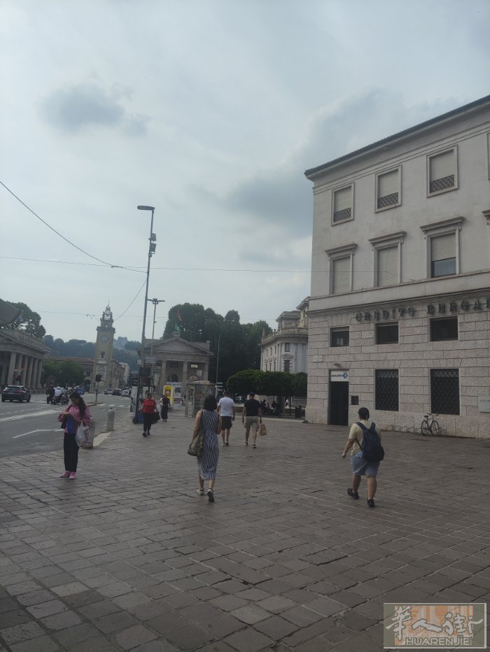 🇮🇹米兰有小警察局可快速办理暂住证！！！ 🇮🇹有单间有套房出租也可以短租