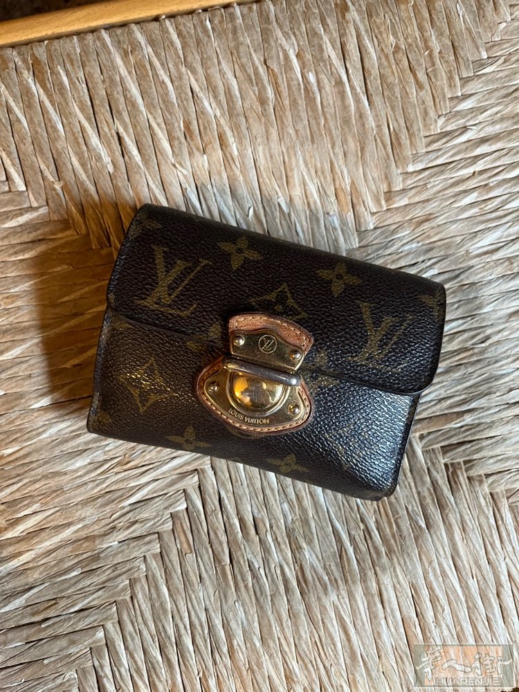 米兰出一个LV Koala老花短钱包✨ 闲置出，自用次数很少。 整体状态良好，细