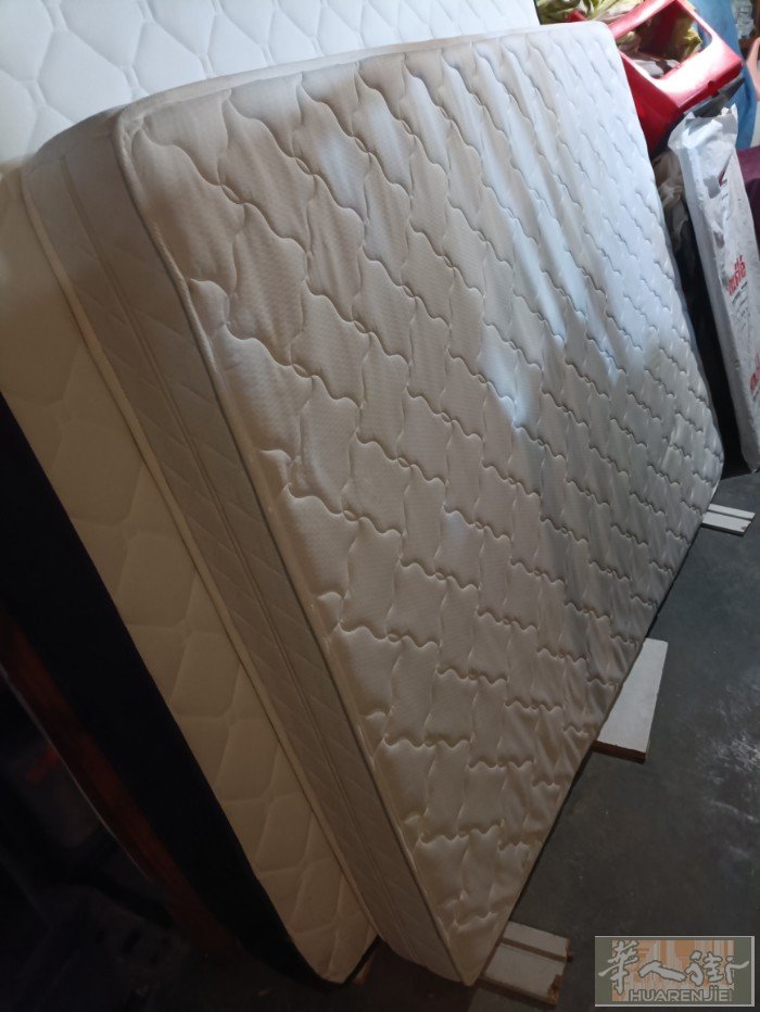 双人木床带床垫全套让160 欧140×190 可提供送货服务只要20欧服务运费。