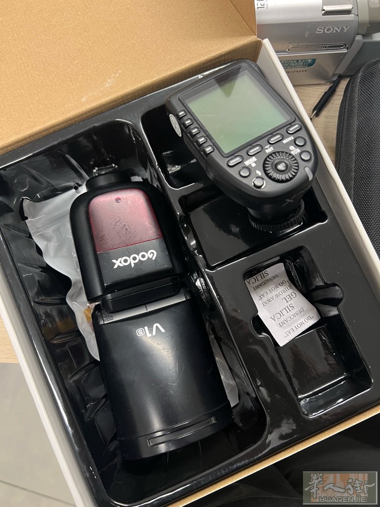 神牛v1 pro 索尼闪光灯 150欧出 一块电池 带机闪 还有配件包 微信Gs
