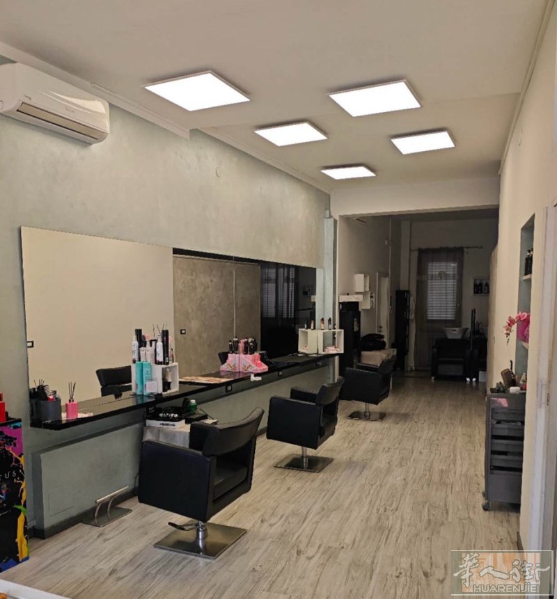 老外理发店转让地址在 san Paolo prato ， 房租800，78平方米