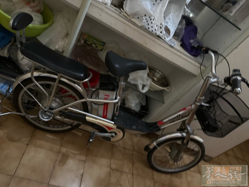 本人回中国。车便宜卖。电瓶很耐用。 320欧。