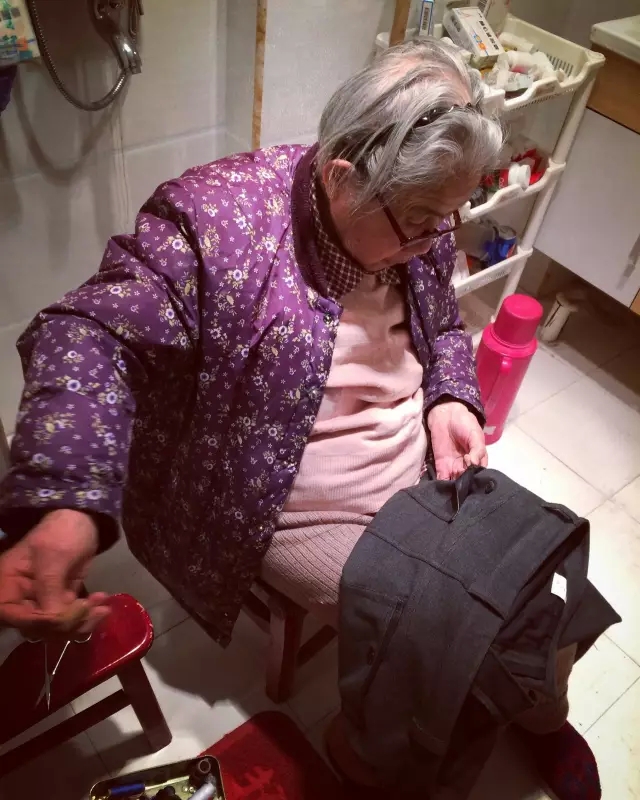 夏春平:妈妈给我缝裤兜扣