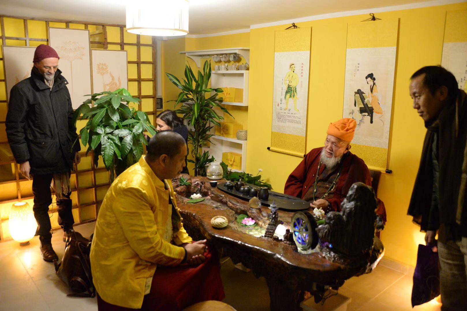 刚坚活佛莅临米兰华人街 主持五行艾灸养生堂开光仪式