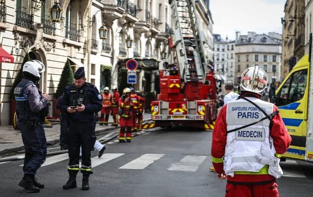 巴黎爱丽舍宫旁豪华酒店突发火灾，约400人紧急疏散