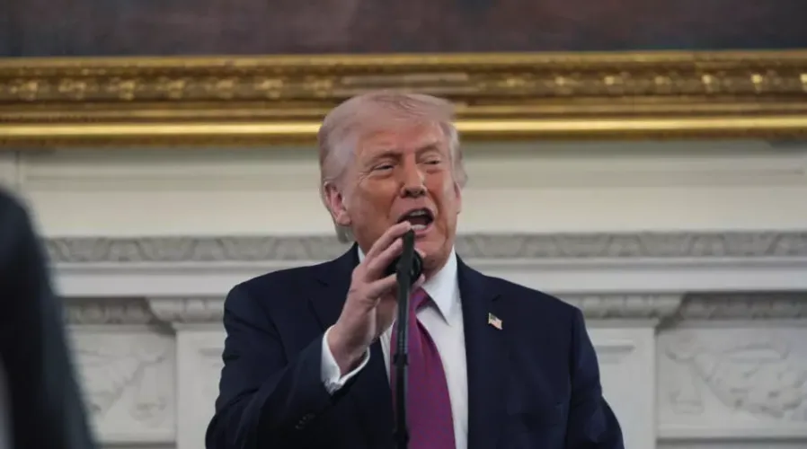 特朗普：已命令击沉任何在霍尔木兹海峡布雷船只，伊朗不知自己领导人是谁